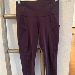 Lululemon Fast and Free tight crop - reflective ankles in Cassis sz 6 18” inseam